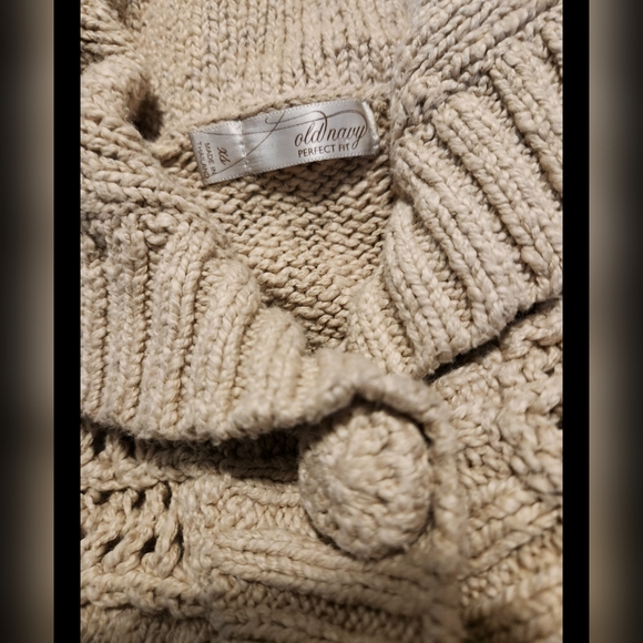 Old Navy Perfect Fit Knitted Sweater - Picture 3 of 3